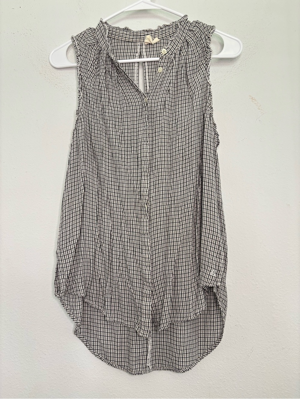 TREASURE & BOND BLACK & WHITE PLAID BUTTON RUFFLE SLEEVELESS VEST BLOUSE SZ XS